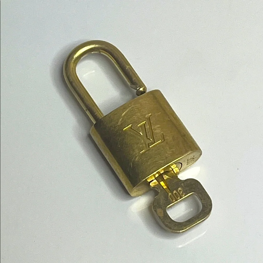 Louis Vuitton Padlock & Key #300